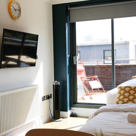 New Luxury Apartments In Central Location Next To Shops, Cafes, Bars & Metro London Exterior foto