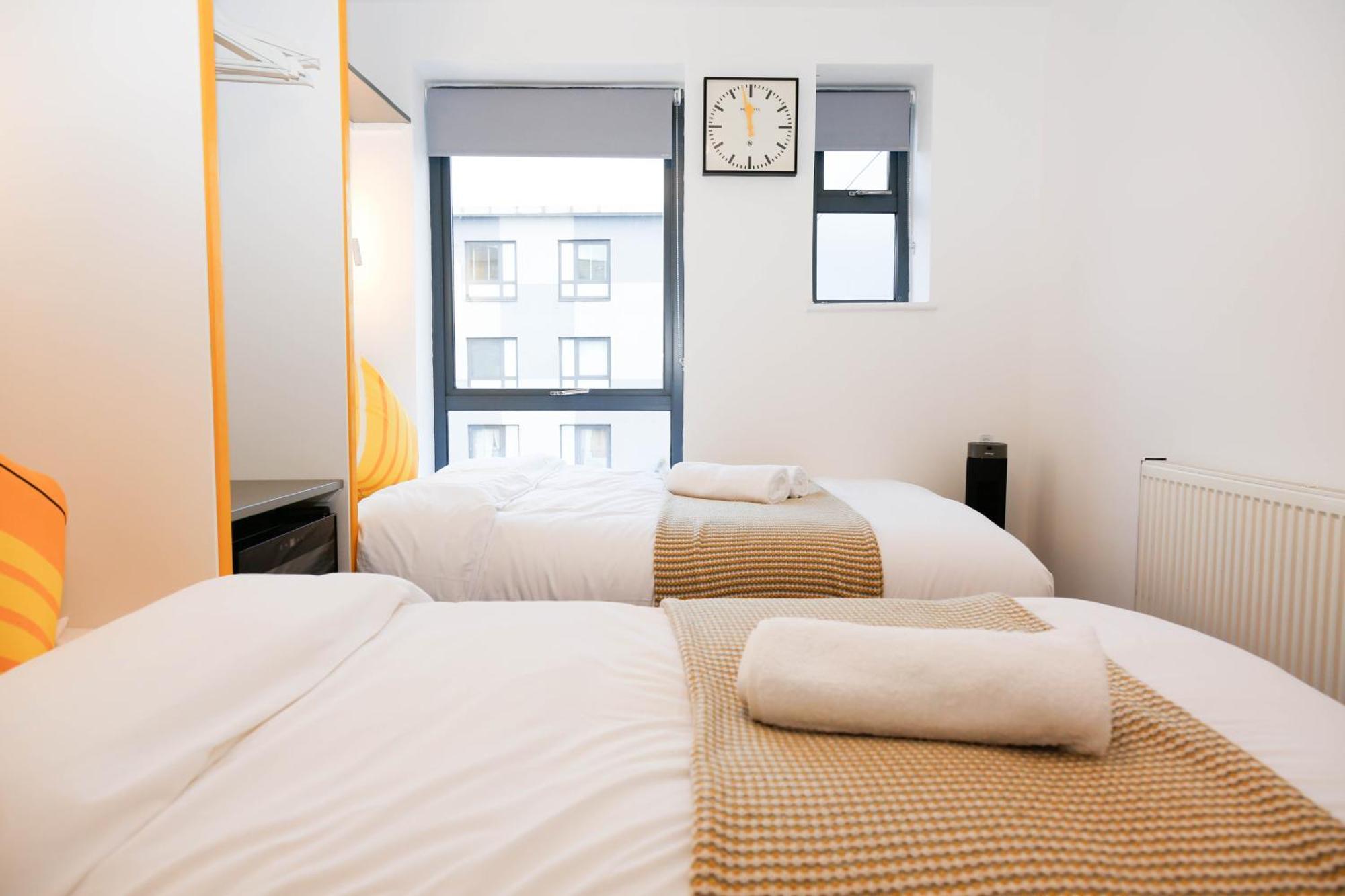 New Luxury Apartments In Central Location Next To Shops, Cafes, Bars & Metro London Exterior foto
