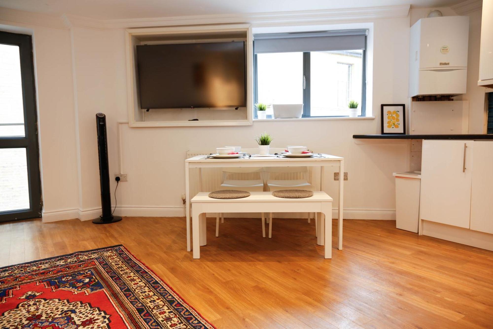 New Luxury Apartments In Central Location Next To Shops, Cafes, Bars & Metro London Exterior foto