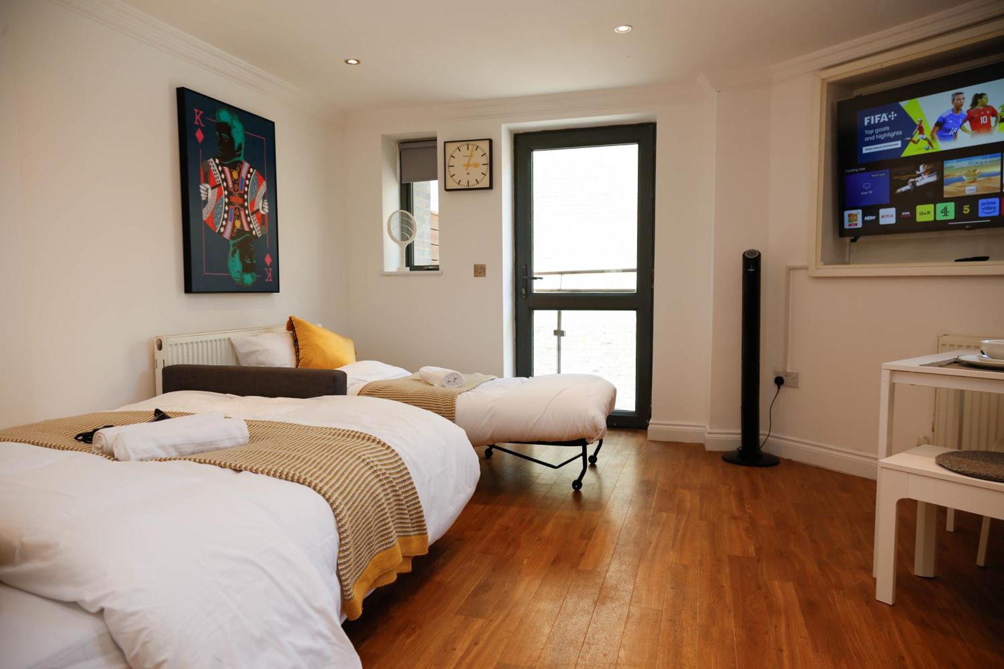 New Luxury Apartments In Central Location Next To Shops, Cafes, Bars & Metro London Exterior foto