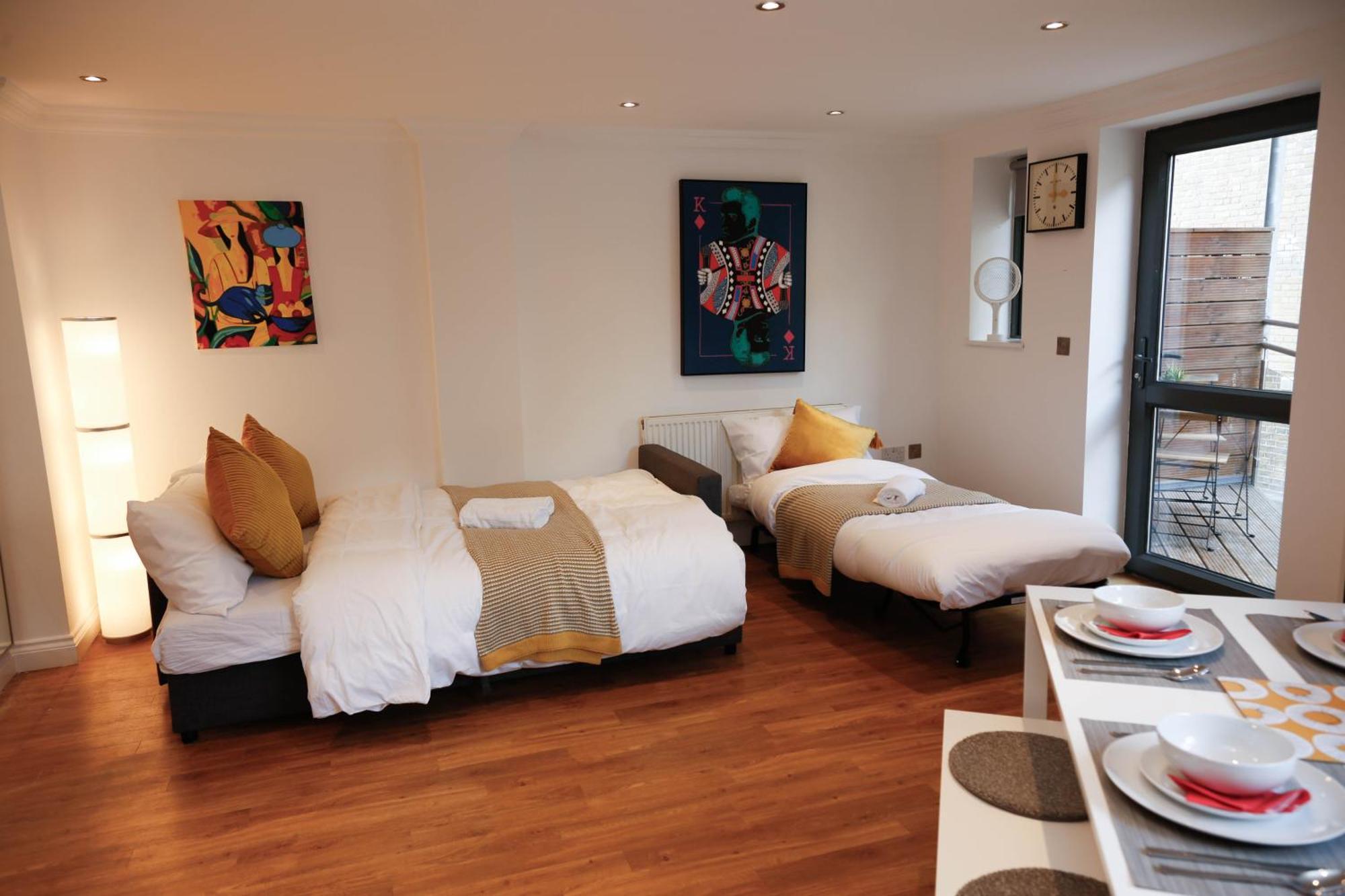 New Luxury Apartments In Central Location Next To Shops, Cafes, Bars & Metro London Exterior foto