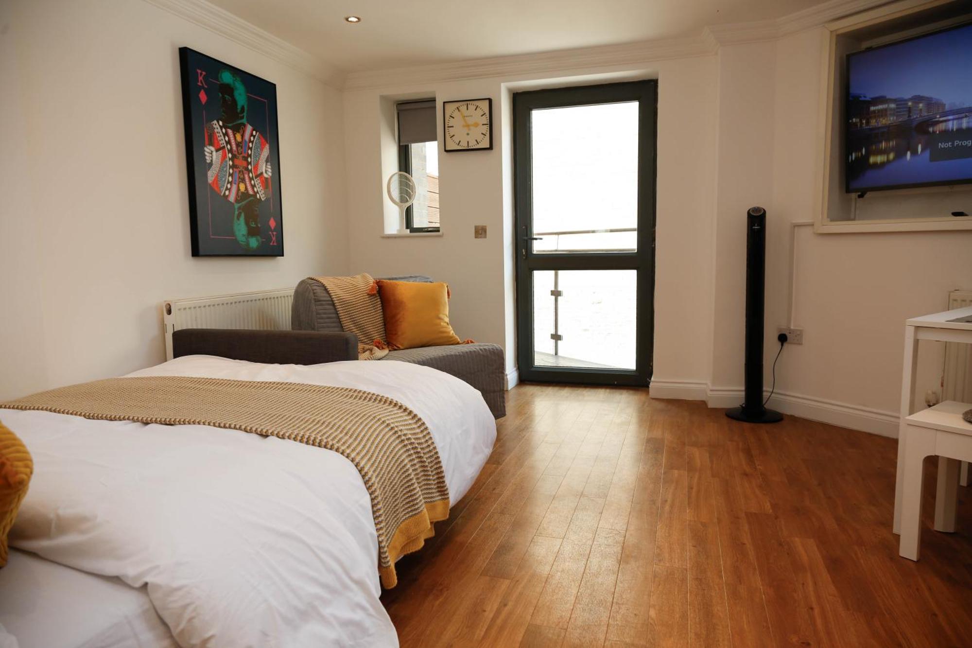 New Luxury Apartments In Central Location Next To Shops, Cafes, Bars & Metro London Exterior foto