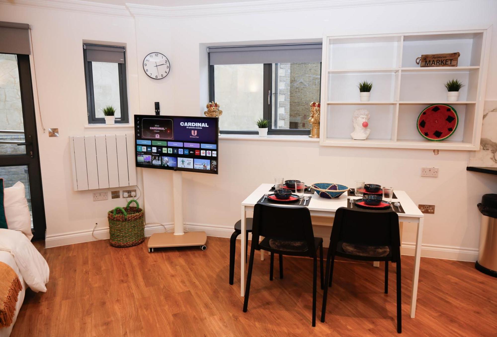 New Luxury Apartments In Central Location Next To Shops, Cafes, Bars & Metro London Exterior foto