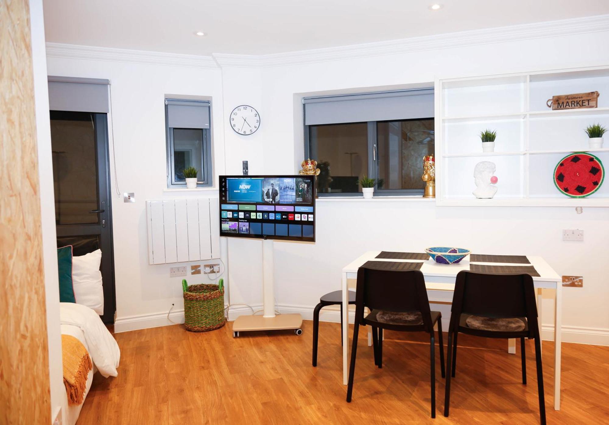 New Luxury Apartments In Central Location Next To Shops, Cafes, Bars & Metro London Exterior foto