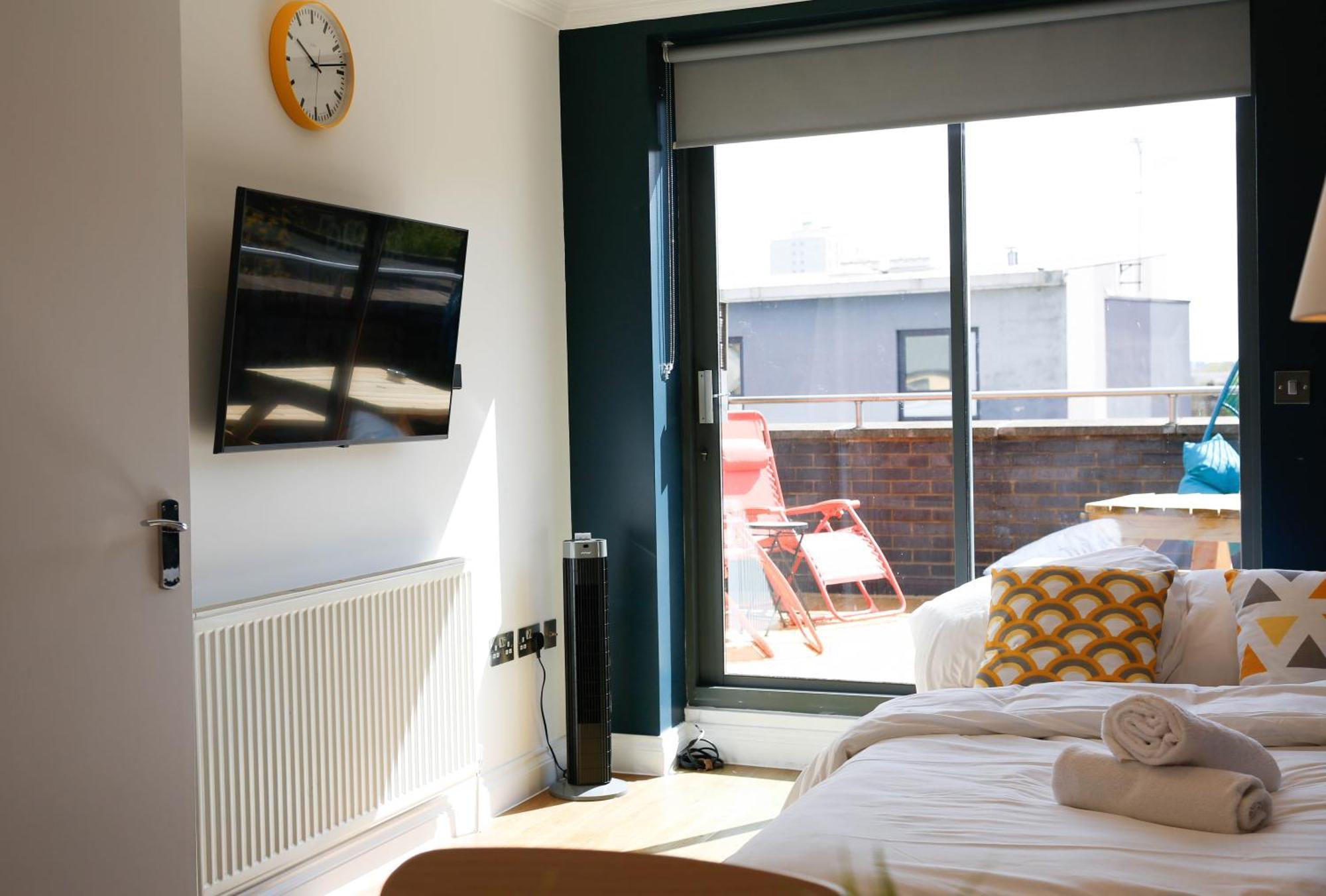New Luxury Apartments In Central Location Next To Shops, Cafes, Bars & Metro London Exterior foto