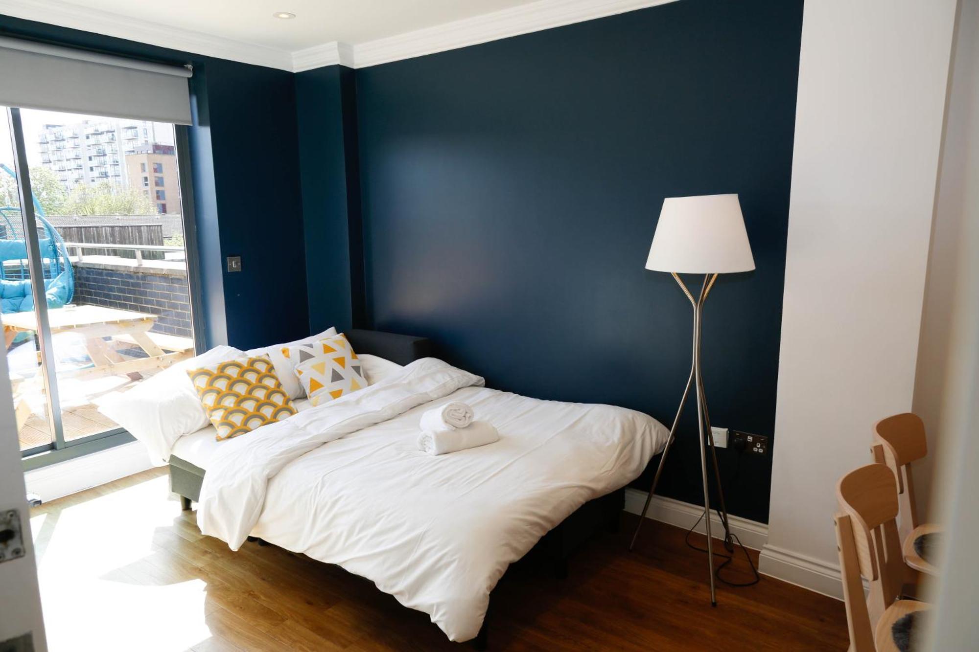 New Luxury Apartments In Central Location Next To Shops, Cafes, Bars & Metro London Exterior foto