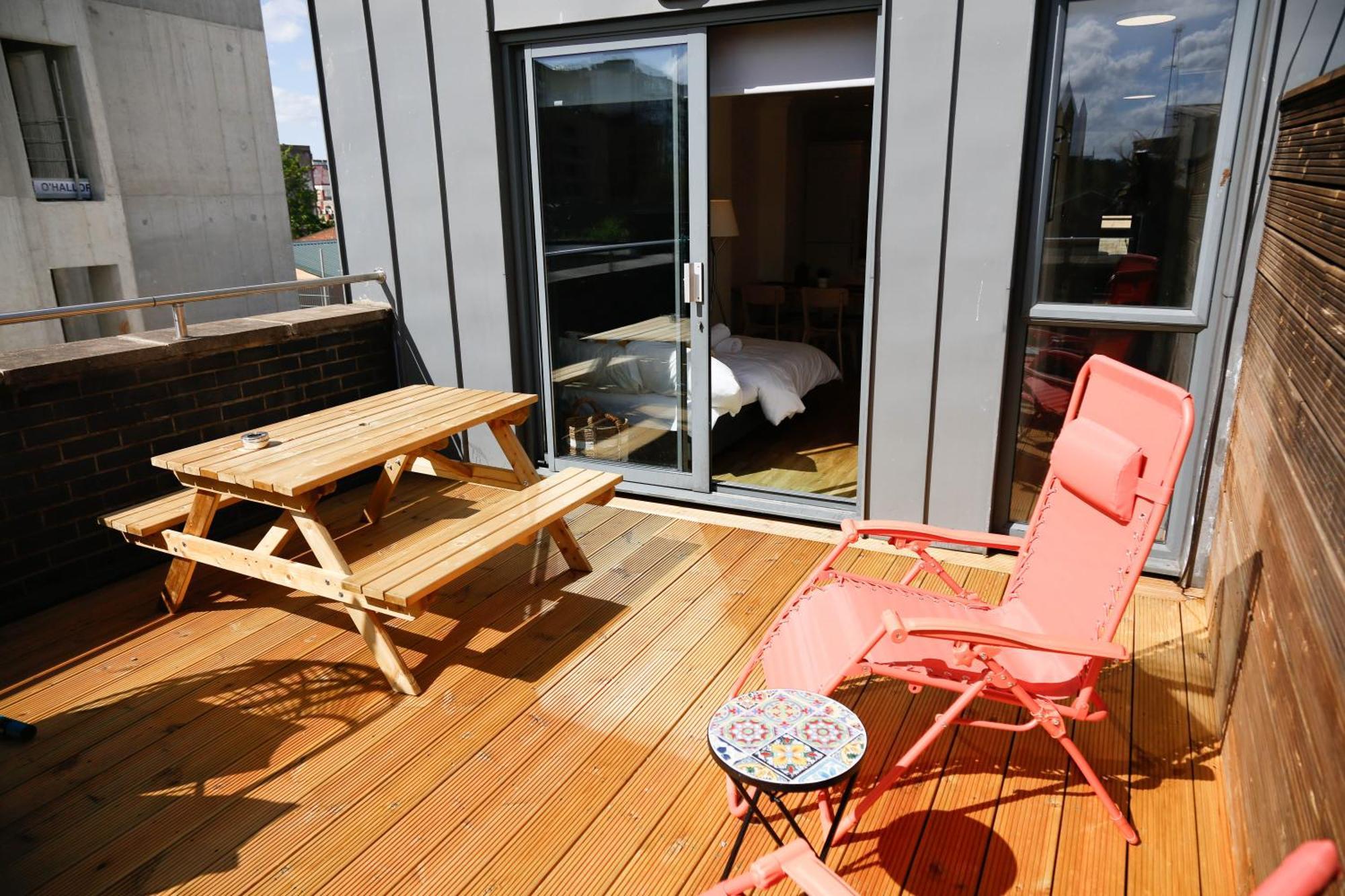 New Luxury Apartments In Central Location Next To Shops, Cafes, Bars & Metro London Exterior foto