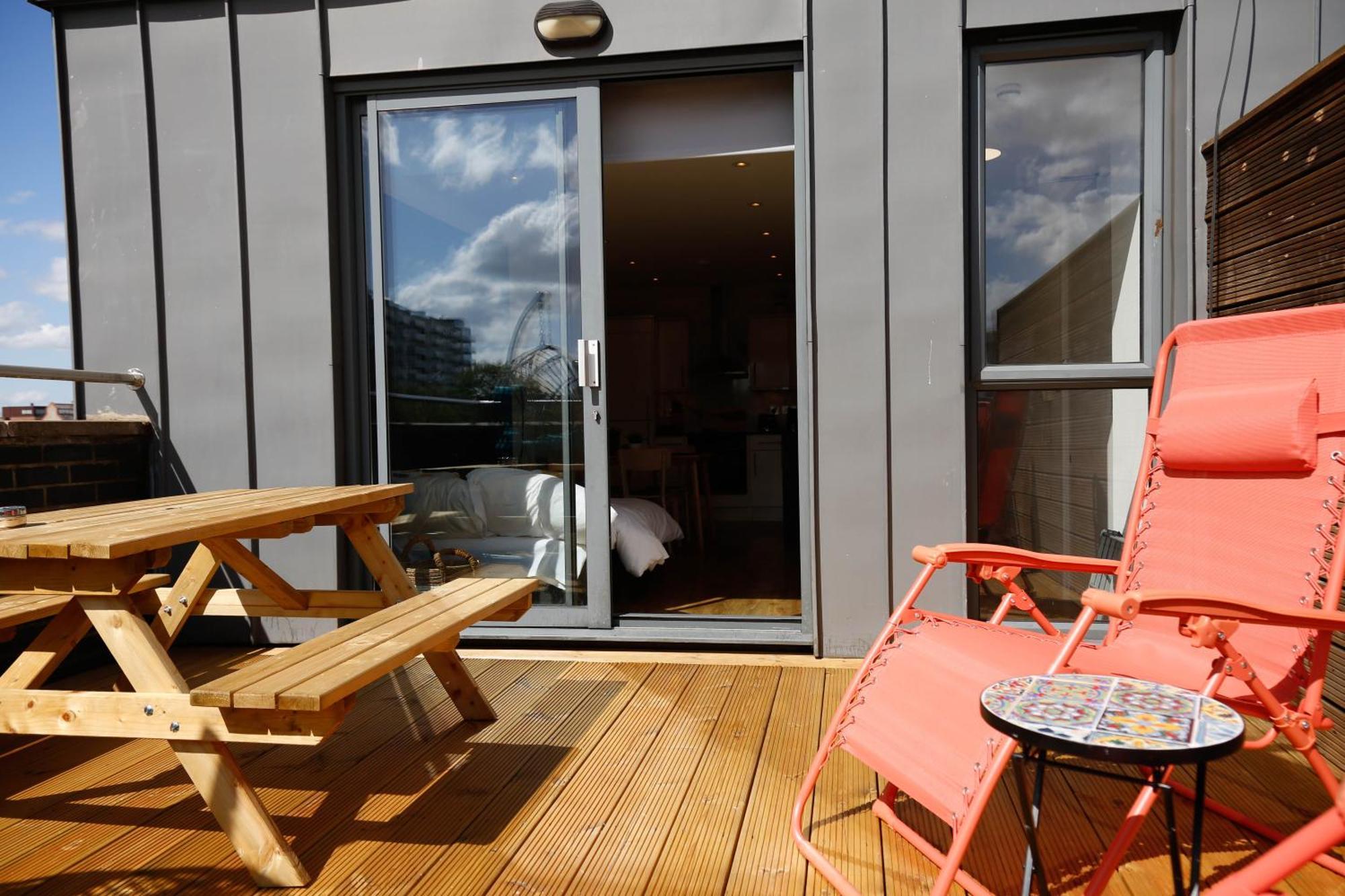 New Luxury Apartments In Central Location Next To Shops, Cafes, Bars & Metro London Exterior foto
