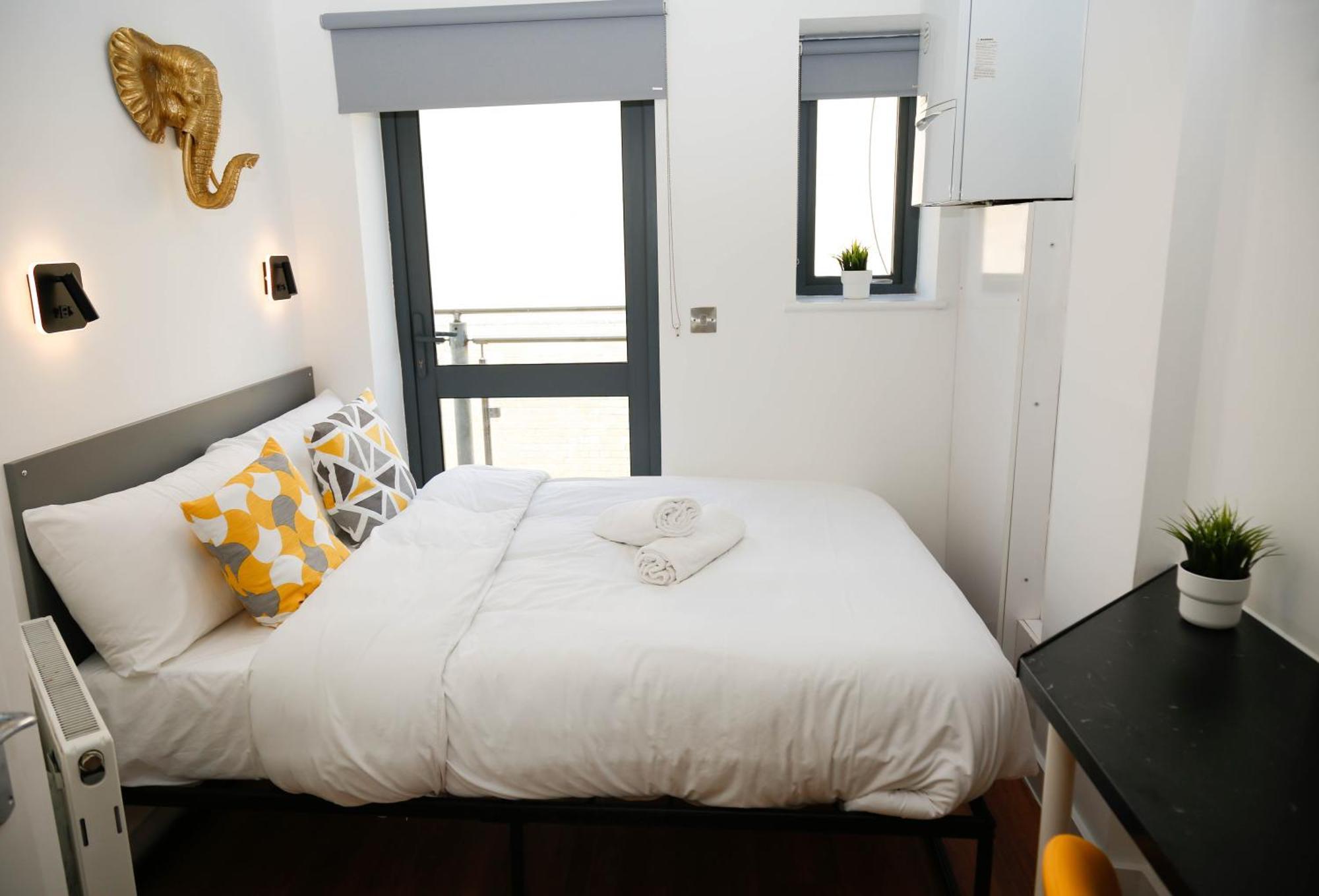 New Luxury Apartments In Central Location Next To Shops, Cafes, Bars & Metro London Exterior foto