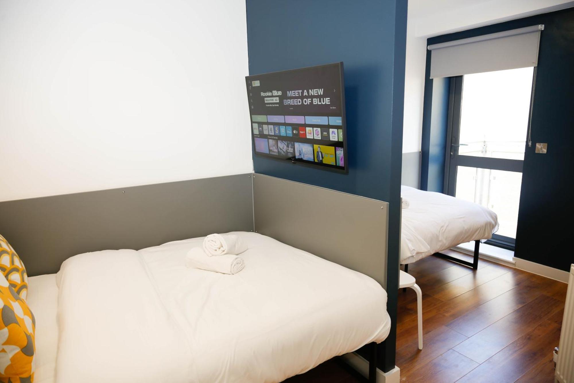 New Luxury Apartments In Central Location Next To Shops, Cafes, Bars & Metro London Exterior foto