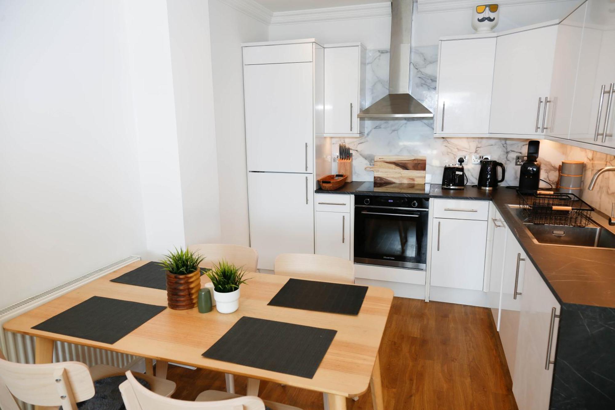 New Luxury Apartments In Central Location Next To Shops, Cafes, Bars & Metro London Exterior foto